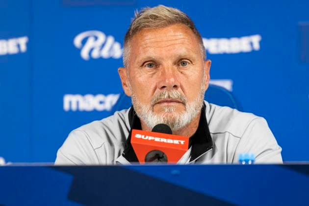 Lech Poznan v Genk - UEFA Europa League Media Activities 20 08 2025 POZNAN, POLAND - AUGUST 20 : Fink Thorsten head coach of KRC Genk talking to the press during a press conference, PK, Pressekonferenz ahead of the UEFA Europa League 2025 26 Play-offs1st leg between Lech Poznan and KRC Genk on August 20, 2025 in Poznan, Poland 20 08 2025 Poznan Poland  Copyright: xAdamxCiereszkox
