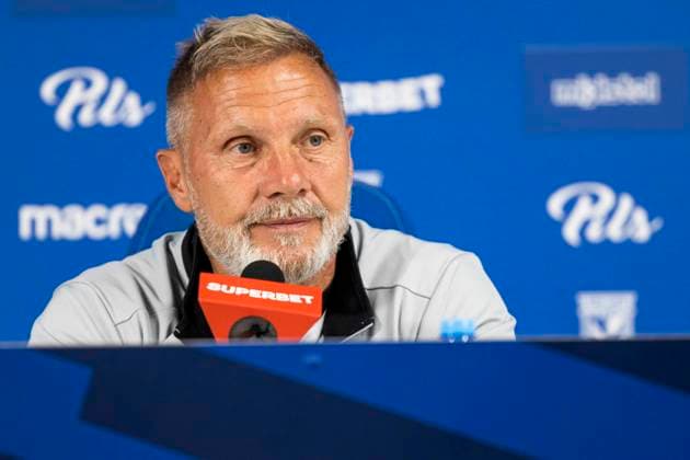 Lech Poznan v Genk - UEFA Europa League Media Activities 20 08 2025 POZNAN, POLAND - AUGUST 20 : Fink Thorsten head coach of KRC Genk talking to the press during a press conference, PK, Pressekonferenz ahead of the UEFA Europa League 2025 26 Play-offs1st leg between Lech Poznan and KRC Genk on August 20, 2025 in Poznan, Poland 20 08 2025 Poznan Poland  Copyright: xAdamxCiereszkox