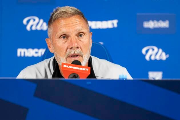 Lech Poznan v Genk - UEFA Europa League Media Activities 20 08 2025 POZNAN, POLAND - AUGUST 20 : Fink Thorsten head coach of KRC Genk talking to the press during a press conference, PK, Pressekonferenz ahead of the UEFA Europa League 2025 26 Play-offs1st leg between Lech Poznan and KRC Genk on August 20, 2025 in Poznan, Poland 20 08 2025 Poznan Poland  Copyright: xAdamxCiereszkox
