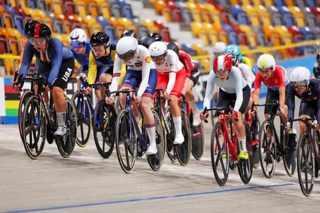 2025 UCI Junior Track World Championships Picture by Alex Whitehead SWpix.com - 20 08 2025 - Cycling - 2025 UCI Junior Track World Championships - Omnisport, Apeldoorn, Netherlands - Women Scratch Race Final - Jimenez Palos Emma Louise (United States), Abigail Miller (Great Britain), Copyright: x xSWpix.comx(t axPhotographyxHubxLtd)xAlexxWhitehead SWpix.comx SWP-3030-0728