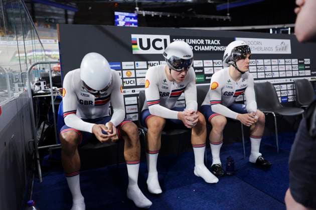 2025 UCI Junior Track World Championships Picture by Alex Whitehead SWpix.com - 20 08 2025 - Cycling - 2025 UCI Junior Track World Championships - Omnisport, Apeldoorn, Netherlands - Men Team Sprint Round 1 - Kristian Larigo (Great Britain), Archie Gill (Great Britain), Ioan Hepburn (Great Britain) Copyright: x xSWpix.comx(t axPhotographyxHubxLtd)xAlexxWhitehead SWpix.comx SWP-3030-0743