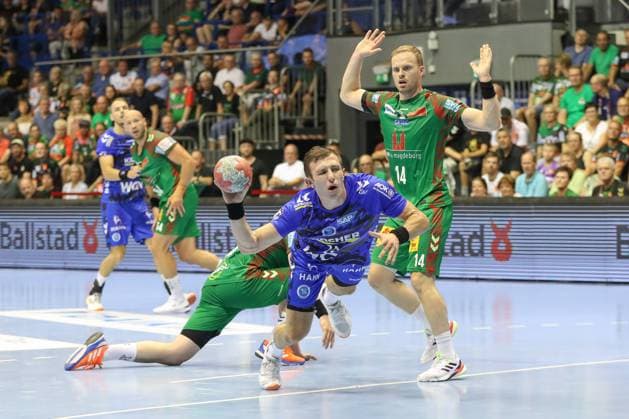 20.08.2025, xgox, Handball - Hummel Cup SC Magdeburg - TVB Stuttgart emspor, v.l. Simone Mengon (Stuttgart, 15) wirft Tor, Torschuetze, erzielt Tor, Treffer, scores the goal Magdeburg