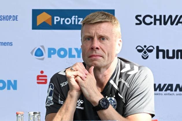 Gudjon Valur Sigurdsson (VfL Gummersbach Trainer) bei der Saison-Pressekonferenz GER, VfL Gummersbach, Teamvorstellung, Handball, 1. Bundesliga, Spielzeit 2025-2026, 20.08.2025 GER, VfL Gummersbach, Teamvorstellung, Handball, 1. Bundesliga, Spielzeit 2025-2026, 20.08.2025 Gummersbach Copyright: xEibner-Pressefoto JuergenxAugstx EP_JAT