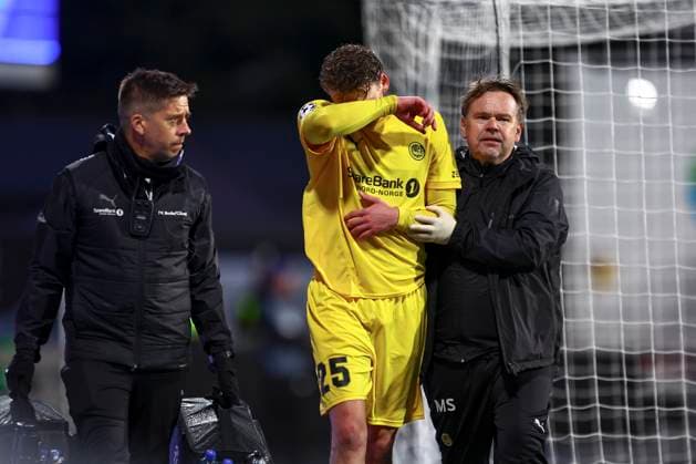 UEFA Champions League Playoff 2025 2026 Bodo Glimt Sturm Graz Bodo 20250820 Bodo Glimts Isak Määttä leaves the field with an injury in the UEFA Champions League Playoff match between Bodo Glimt and Sturm Graz at Aspmyra Stadium Photo Mats Torbergsen NTB Bodo Norway EDITORIAL USE ONLY RESTRICTED USE FOR BETTING COMPANIES  Copyright: xMatsxTorbergsenx xNTBx