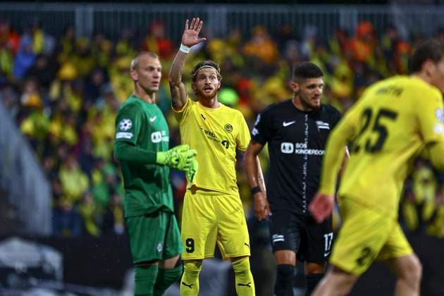 UEFA Champions Leauge Playoff 2025 2026 Bodo Glimt Sturm Graz Bodo 20250820 Sturm Grazs goalkeeper Oliver Christensen, Bodo Glimts Kasper Waarst Hogh and Sturm Grazs Emir Karic during the UEFA Champions Leauge Playoff match between Bodo Glimt and Sturm Graz at Aspmyra Stadium Photo Mats Torbergsen NTB Bodo Norge EDITORIAL USE ONLY RESTRICTED USE FOR BETTING COMPANIES  Copyright: xMatsxTorbergsenx xNTBx