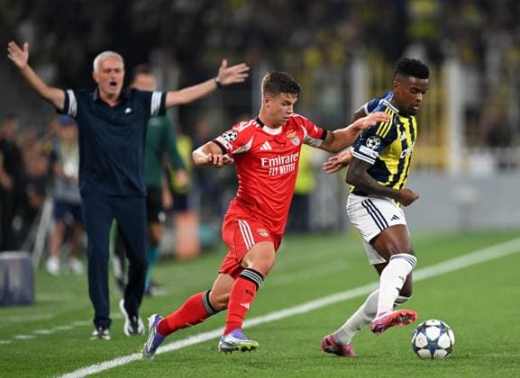 Fenerbahce v Benfica - UEFA Champions League ISTANBUL, TURKIYE - AUGUST 20: Nelson Semedo (R) of Fenerbahce competes against Samuel Dahl (L) of Benfica during the UEFA Champions League play-off round 1st leg match between Fenerbahce and Benfica at Fenerbahce Sukru Saracoglu Sports Complex on August 20, 2025 in Istanbul, Turkiye. Ali Atmaca Anadolu Istanbul Turkey. Editorial use only. Please get in touch for any other usage.  Copyright: x2025xAnadoluxAlixAtmacax