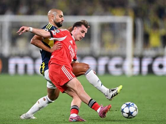 Fenerbahce v Benfica - UEFA Champions League ISTANBUL, TURKIYE - AUGUST 20: Sofyan Amrabat (L) of Fenerbahce competes against Kerem Akturkoglu (R) of Benfica during the UEFA Champions League play-off round 1st leg match between Fenerbahce and Benfica at Fenerbahce Sukru Saracoglu Sports Complex on August 20, 2025 in Istanbul, Turkiye. Ali Atmaca Anadolu Istanbul Turkey. Editorial use only. Please get in touch for any other usage.  Copyright: x2025xAnadoluxAlixAtmacax