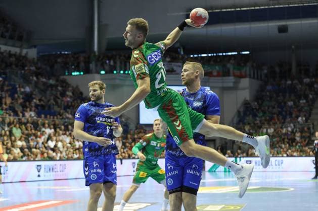 20.082025, xtgx, Handball, Hummel Cup, SC Magdeburg - TVB Stuttgart v.l. Philipp Weber (Magdeburg, 20) wirft Tor, Torschuetze, erzielt Tor, Treffer, scores the goal Magdeburg