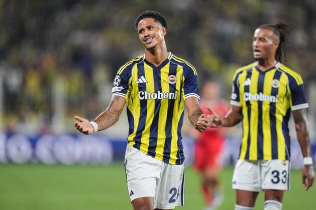 Fenerbahce v Benfica - UEFA Champions League ISTANBUL, TURKIYE - AUGUST 20: Jayden Oosterwolde (L) of Fenerbahce gestures during the UEFA Champions League play-off round 1st leg match between Fenerbahce and Benfica at Chobani Stadium on August 20, 2025 in Istanbul, Turkiye. Cemal Yurttas Anadolu Istanbul Turkey. Editorial use only. Please get in touch for any other usage.  Copyright: x2025xAnadoluxCemalxYurttasx