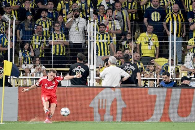 Fenerbahce v Benfica - UEFA Champions League ISTANBUL, TURKIYE - AUGUST 20: Kerem Akturkoglu of Benfica competes during the UEFA Champions League play-off round 1st leg match between Fenerbahce and Benfica at Chobani Stadium on August 20, 2025 in Istanbul, Turkiye. Ali Atmaca Anadolu Istanbul Turkey. Editorial use only. Please get in touch for any other usage.  Copyright: x2025xAnadoluxAlixAtmacax