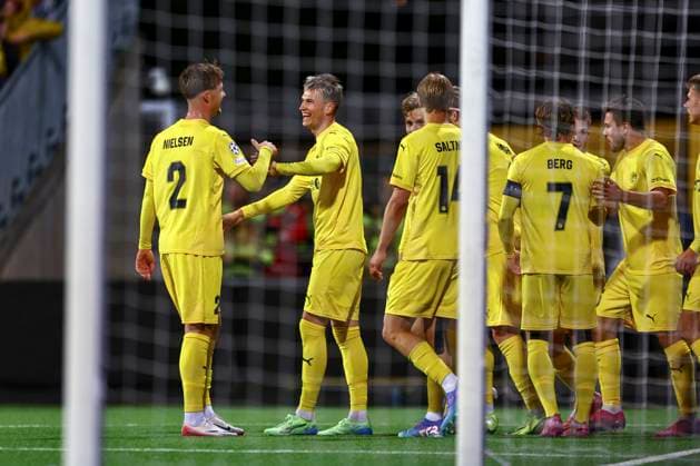 UEFA Champions League Playoff 2025 2026 Bodo Glimt Sturm Graz Bodo 20250820 Bodo Glimt players celebrate the 5 0 score which came from an own goal during the UEFA Champions League Playoff match between Bodo Glimt and Sturm Graz at Aspmyra Stadium Photo Mats Torbergsen NTB Bodo Norway EDITORIAL USE ONLY RESTRICTED USE FOR BETTING COMPANIES  Copyright: xMatsxTorbergsenx xNTBx