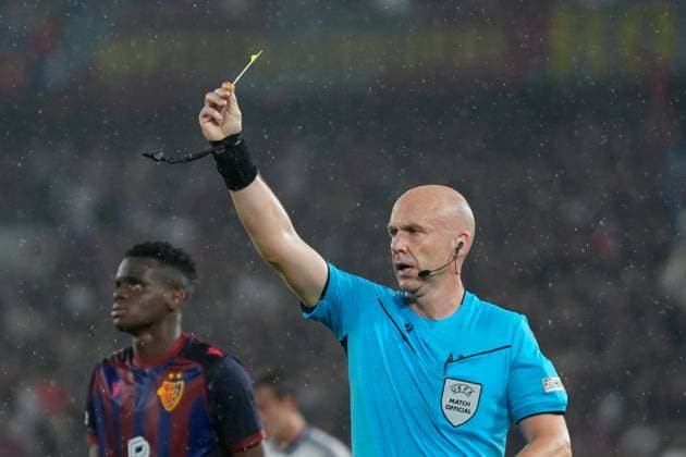 Anthony Taylor (Schiedsrichter) , Schweiz, Fussball, UEFA Champions League , Play-off Hinspiel, 2025 26, FC Basel vs. FC Kopenhagen, 20.08.2025, St. Jakob-Park, Basel, Schweiz Basel St. Jakob-Park Basel-Stadt Schweiz Copyright: xArnexAmbergx