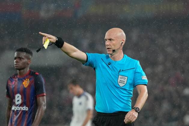 Anthony Taylor (Schiedsrichter) , Schweiz, Fussball, UEFA Champions League , Play-off Hinspiel, 2025 26, FC Basel vs. FC Kopenhagen, 20.08.2025, St. Jakob-Park, Basel, Schweiz Basel St. Jakob-Park Basel-Stadt Schweiz Copyright: xArnexAmbergx