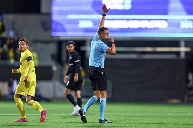 UEFA Champions League Playoff 2025 2026 Bodo Glimt Sturm Graz Bodo 20250820 Referee Sandro Scharer during the UEFA Champions Leauge Playoff match between Bodo Glimt and Sturm Graz at Aspmyra stadium Photo Mats Torbergsen NTB Bodo Norway EDITORIAL USE ONLY RESTRICTED USE FOR BETTING COMPANIES  Copyright: xMatsxTorbergsenx xNTBx