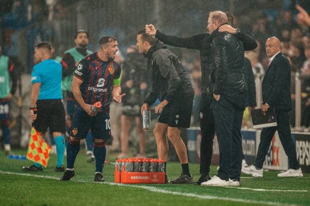 20.08.2025, Fussball, Herren, Champions League Playoffs, Saison 25-26, FC Basel vs FC Kopenhagen Xherdan Shaqiri (10 FC Basel) schreit die Trainer an nach der roten Karte St. Jakob-Park, Basel, Schweiz