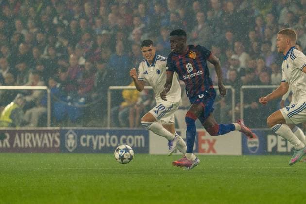 Basel, Switzerland, August 20th 2025 ABEMLY Meto Silu METINHO (5 FC Basel 1893) controls the ball against Mohamed Elyounoussi (10 F.C. Copenhagen) during the UEFA Champions League Play-off match between FC Basel 1893 and F.C. Copenhagen at St. Jakob Park in Basel, Switzerland. (Pascal von Büren SPP) Copyright: xPascalxvonxBürenx xSPPx spp-en-PaVoBSp-Pavo-Fotografie-416