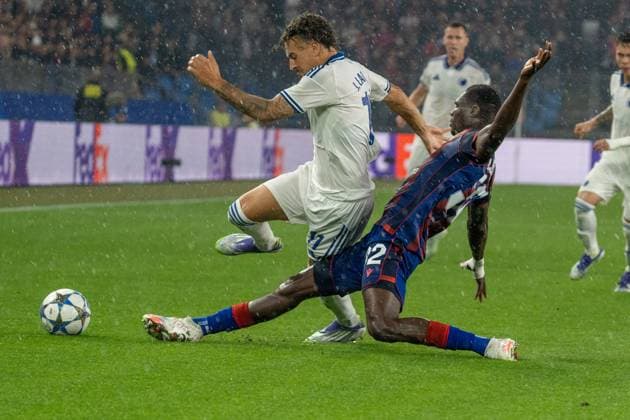 Basel, Switzerland, August 20th 2025 Jonas Adjetey (32 FC Basel 1893) against Jordan Larsson (11 F.C. Copenhagen) during the UEFA Champions League Play-off match between FC Basel 1893 and F.C. Copenhagen at St. Jakob Park in Basel, Switzerland. (Pascal von Büren SPP) Copyright: xPascalxvonxBürenx xSPPx spp-en-PaVoBSp-Pavo-Fotografie-428