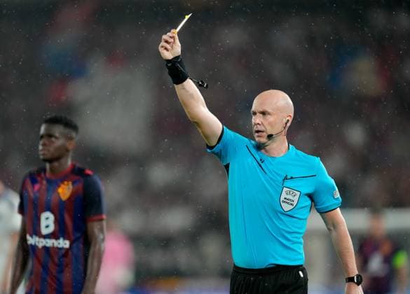August 20, 2025, Basel, Switzerland: Referee ANTHONY TAYLOR issues a yellow card during the UEFA Champions League Playoff match between FC Basel 1893 and FC Copenhagen on August 20, 2025, in Basel, Switzerland. The match finished a 1-1 draw. Basel Switzerland - ZUMAc201 20250820_zap_c201_047 Copyright: xScottxColemanx