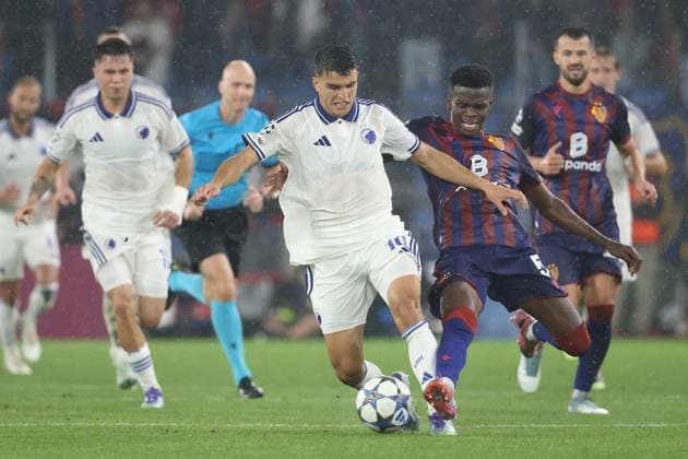 20.08.2025 Stadion St. Jakob Park Basel, SCHWEIZ, Saison 2025 2026 Herren Fussball Champions League Quali Hinspiel FC Basel - FC Kopenhagen Mohamed Elyounoussi (li,Kopenhagen) gegen Metinho (FC Basel)