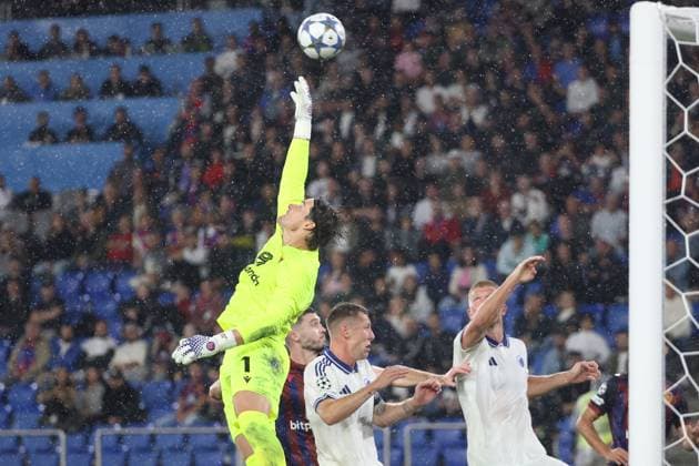 20.08.2025 Stadion St. Jakob Park Basel, SCHWEIZ, Saison 2025 2026 Herren Fussball Champions League Quali Hinspiel FC Basel - FC Kopenhagen Torwart Marwin Hitz (FC Basel) beim Gegentreffer zum 1:1