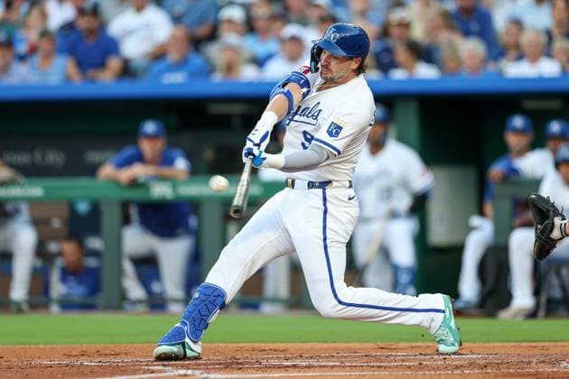 August 20, 2025: Kansas City Royals first baseman Vinnie Pasquantino (9) hits a three-run home run during the first inning of a baseball game against the Texas Rangers at Kauffman Stadium in Kansas City, MO. CSM Kansas City United States of America - ZUMAc04_ 20250820_zma_c04_007 Copyright: xDavidxSmithx