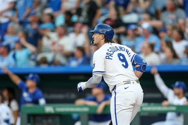 August 20, 2025: Kansas City Royals first baseman Vinnie Pasquantino (9) watches his three-run home run during the first inning of a baseball game against the Texas Rangers at Kauffman Stadium in Kansas City, MO. CSM Kansas City United States of America - ZUMAc04_ 20250820_zma_c04_010 Copyright: xDavidxSmithx