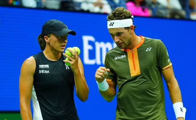 Iga Swiatek and Casper Ruud during their mixed doubles semi-final win over Jack Draper and Jessica Pegula 2025 US Open, Wednesday Previews, USTA Billie Jean King National Tennis Center, New York, USA - 20 Aug 2025New York USTA Billie Jean King National T New York (NY) United States of America  Copyright: xJavierxGarcia Shutterstockx 15448690f