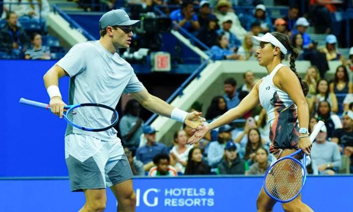 Jack Draper and Jessica Pegula during their mixed doubles semi-final defeat to Iga Swiatek and Casper Ruud 2025 US Open, Wednesday Previews, USTA Billie Jean King National Tennis Center, New York, USA - 20 Aug 2025New York USTA Billie Jean King National T New York (NY) United States of America  Copyright: xJavierxGarcia Shutterstockx 15448690l