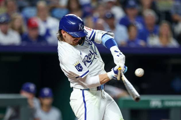 August 20, 2025: Kansas City Royals shortstop Bobby Witt Jr. (7) breaks his bat on a single during the seventh inning of a baseball game against the Texas Rangers at Kauffman Stadium in Kansas City, MO. CSM Kansas City United States of America - ZUMAc04_ 20250820_zma_c04_068 Copyright: xDavidxSmithx