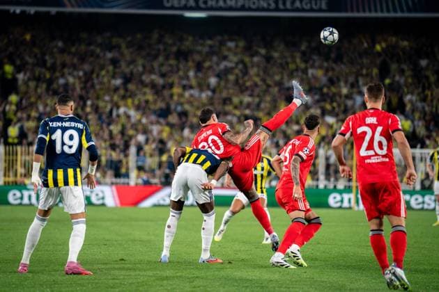 August 20, 2025, Istanbul, Turkey: Nicolas Otamendi of Benfica seen in action during the UEFA Champions League Playoff match between Fenerbahce and Benfica in Chobani Stadium. Final score Fenerbahce 0 : 0 Benfica Istanbul Turkey - ZUMAs197 20250820_aaa_s197_164 Copyright: xYagizxGurtugx