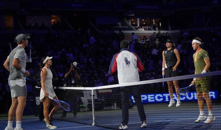 2025 US Open - Mixed Doubles NEW YORK, UNITED STATES - AUGUST 20: Iga Swiatek of Poland and Casper Ruud of Norway play against Jessica Pegula of the USA and Jack Draper of Great Britain in the semi-final of the Mixed Doubles competition at USTA Billie Jean King National Tennis Center on August 20, 2025, in New York City, USA. Selcuk Acar Anadolu New York United States. Editorial use only. Please get in touch for any other usage.  Copyright: x2025xAnadoluxSelcukxAcarx