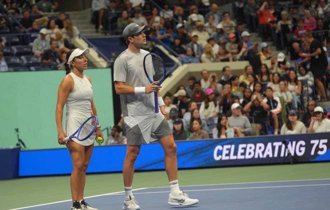 2025 US Open - Mixed Doubles NEW YORK, UNITED STATES - AUGUST 20: Iga Swiatek of Poland and Casper Ruud of Norway play against Jessica Pegula of the USA and Jack Draper of Great Britain in the semi-final of the Mixed Doubles competition at USTA Billie Jean King National Tennis Center on August 20, 2025, in New York City, USA. Selcuk Acar Anadolu New York United States. Editorial use only. Please get in touch for any other usage.  Copyright: x2025xAnadoluxSelcukxAcarx