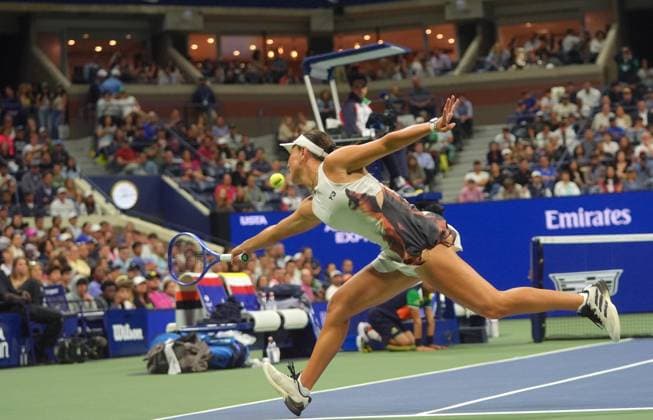 2025 US Open - Mixed Doubles NEW YORK, UNITED STATES - AUGUST 20: Iga Swiatek of Poland and Casper Ruud of Norway play against Jessica Pegula of the USA and Jack Draper of Great Britain in the semi-final of the Mixed Doubles competition at USTA Billie Jean King National Tennis Center on August 20, 2025, in New York City, USA. Selcuk Acar Anadolu New York United States. Editorial use only. Please get in touch for any other usage.  Copyright: x2025xAnadoluxSelcukxAcarx