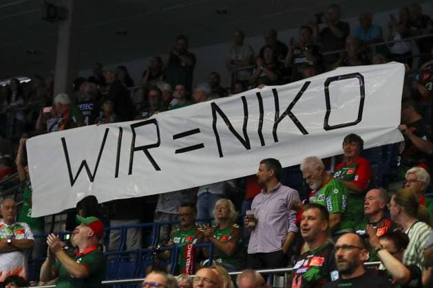 20.08.2025, xgox, Handball - Hummel Cup SC Magdeburg - TVB Stuttgart emspor, v.l. Plakat, Banner, Spruchband für Nikola Portner (Magdeburg, 80) Magdeburg