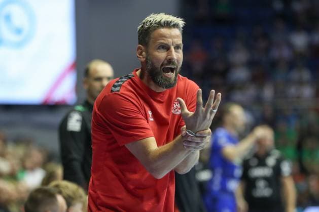 20.08.2025, xgox, Handball - Hummel Cup SC Magdeburg - TVB Stuttgart emspor, v.l. Bennet Wiegert (Magdeburg, Trainer) Reklamiert, beschwert sich, schimpft Magdeburg