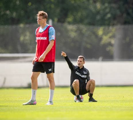 Fussball, Herren, Saison 2025 26, 2. Bundesliga, Hertha BSC, Training, v.l. Luca Schuler (Hertha BSC), Trainer Stefan Leitl (Hertha BSC), 20.08. 2025,