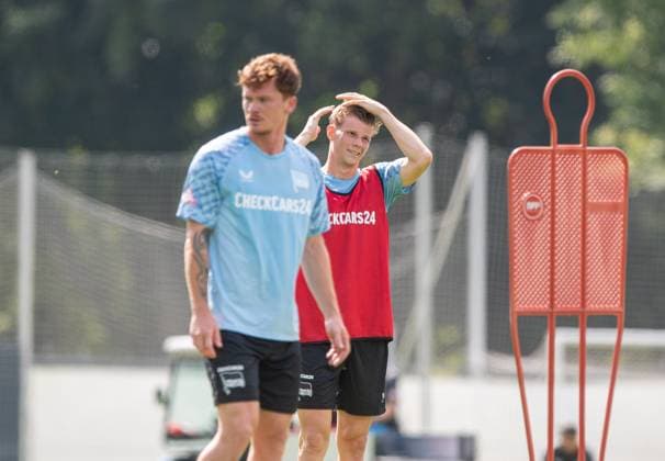 Fussball, Herren, Saison 2025 26, 2. Bundesliga, Hertha BSC, Training, v.l. Sebastian Grönning (Hertha BSC), Luca Schuler (Hertha BSC), 20.08. 2025,
