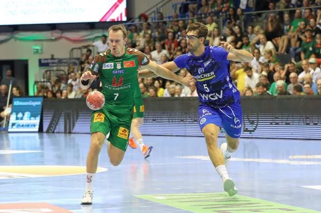 20.08.2025, xgox, Handball - Hummel Cup SC Magdeburg - TVB Stuttgart emspor, v.l. Felix Claar (Magdeburg, 7), Antonio Seradilla (Stuttgart, 5) Zweikampf, Duell, Kampf, tackle Magdeburg