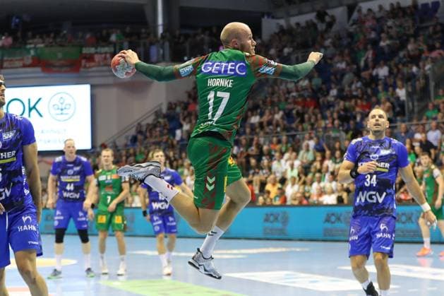 20.08.2025, xgox, Handball - Hummel Cup SC Magdeburg - TVB Stuttgart emspor, v.l. Tim Hornke (Magdeburg, 17) wirft Tor, Torschuetze, erzielt Tor, Treffer, scores the goal Magdeburg