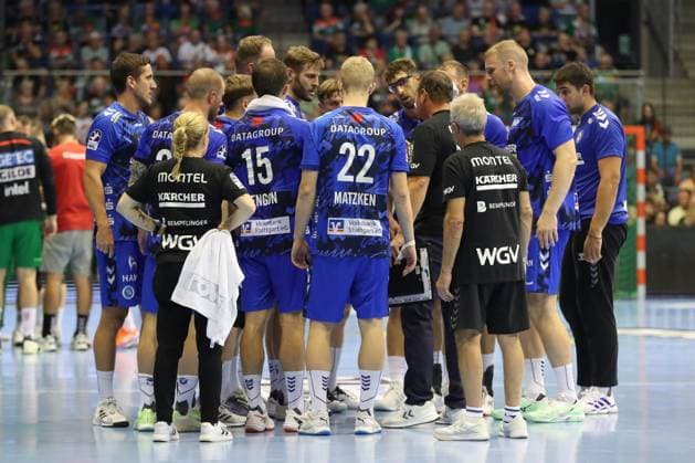 20.08.2025, xgox, Handball - Hummel Cup SC Magdeburg - TVB Stuttgart emspor, v.l. Stuttgart im Mannschaftskreis Magdeburg