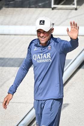 Ligue 1 PSG training before facing ANGERS SCO - FA Paris Saint-Germain’s head coach Luis Enrique reacts during a training session at the PSG Campus on August 21, 2025, before the French L1 football match between Paris Saint-Germain and Angers SCO at the Parc des Princes stadium in Paris on August 22, 2025. Photo by Firas Abdullah ABACAPRESS.COM Paris Île-de-France France  Copyright: xAbdullahxFiras ABACAx