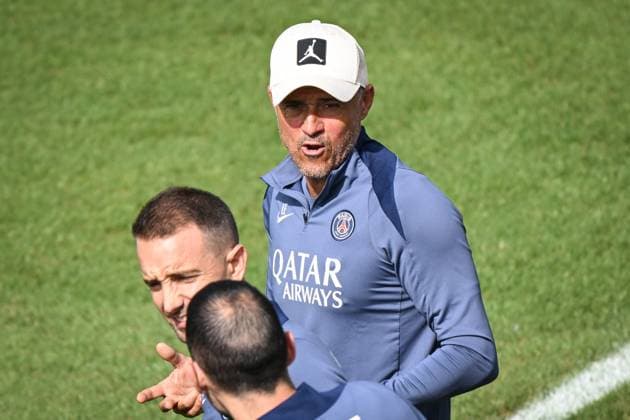 Ligue 1 PSG training before facing ANGERS SCO - FA Paris Saint-Germain’s head coach Luis Enrique reacts during a training session at the PSG Campus on August 21, 2025, before the French L1 football match between Paris Saint-Germain and Angers SCO at the Parc des Princes stadium in Paris on August 22, 2025. Photo by Firas Abdullah ABACAPRESS.COM Paris Île-de-France France  Copyright: xAbdullahxFiras ABACAx