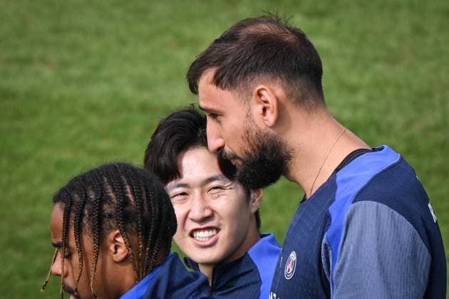Ligue 1 PSG training before facing ANGERS SCO - FA Paris Saint-Germain’s midfielder Lee Kang-in looks on with Paris Saint-Germain’s goalkeeper Gianluigi Donnarumm during a training session at the PSG Campus on August 21, 2025, before the French L1 football match between Paris Saint-Germain and Angers SCO at the Parc des Princes stadium in Paris on August 22, 2025. Photo by Firas Abdullah ABACAPRESS.COM Paris Île-de-France France  Copyright: xAbdullahxFiras ABACAx