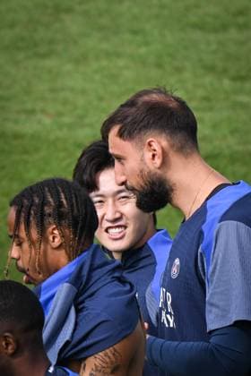 Ligue 1 PSG training before facing ANGERS SCO - FA Paris Saint-Germain’s midfielder Lee Kang-in looks on with Paris Saint-Germain’s goalkeeper Gianluigi Donnarumm during a training session at the PSG Campus on August 21, 2025, before the French L1 football match between Paris Saint-Germain and Angers SCO at the Parc des Princes stadium in Paris on August 22, 2025. Photo by Firas Abdullah ABACAPRESS.COM Paris Île-de-France France  Copyright: xAbdullahxFiras ABACAx