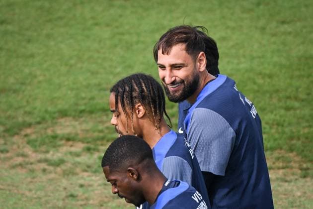 Ligue 1 PSG training before facing ANGERS SCO - FA Paris Saint-Germain’s goalkeeper Gianluigi Donnarumma looks on during a training session at the PSG Campus on August 21, 2025, before the French L1 football match between Paris Saint-Germain and Angers SCO at the Parc des Princes stadium in Paris on August 22, 2025. Photo by Firas Abdullah ABACAPRESS.COM Paris Île-de-France France  Copyright: xAbdullahxFiras ABACAx