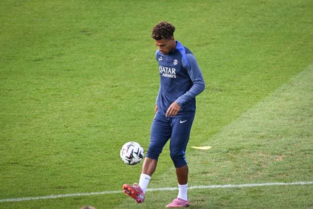 Ligue 1 PSG training before facing ANGERS SCO - FA Paris Saint-Germain’s forward Desire Doue participates in a training session at the PSG Campus on August 21, 2025, before the French L1 football match between Paris Saint-Germain and Angers SCO at the Parc des Princes stadium in Paris on August 22, 2025. Photo by Firas Abdullah ABACAPRESS.COM Paris Île-de-France France  Copyright: xAbdullahxFiras ABACAx