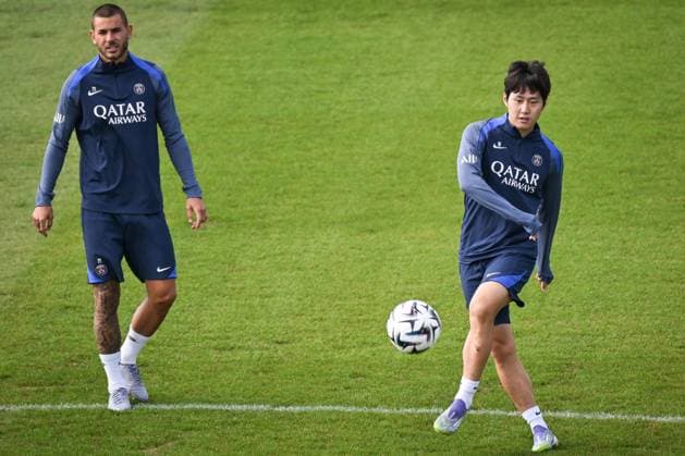 Ligue 1 PSG training before facing ANGERS SCO - FA Paris Saint-Germain’s midfielder Lee Kang-in kicks the ball during a training session at the PSG Campus on August 21, 2025, before the French L1 football match between Paris Saint-Germain and Angers SCO at the Parc des Princes stadium in Paris on August 22, 2025. Photo by Firas Abdullah ABACAPRESS.COM Paris Île-de-France France  Copyright: xAbdullahxFiras ABACAx