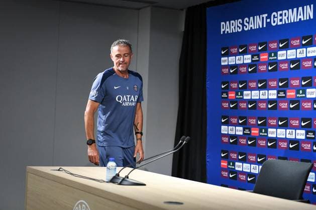 PSG presser before facing ANGERS SCO - FA Paris Saint-Germain’s head coach Luis Enrique arrives for a press conference, PK, Pressekonferenz following a training session at the PSG Campus on August 21, 2025, before the French L1 football match between Paris Saint-Germain and Angers SCO at the Parc des Princes stadium in Paris on August 22, 2025. Photo by Firas Abdullah ABACAPRESS.COM Paris Île-de-France France  Copyright: xAbdullahxFiras ABACAx