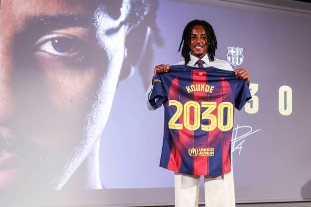 August 21, 2025, Barcelona, Barcelona, SPAIN: Jules Kounde, attends the press conference, PK, Pressekonferenz during his renovation as player of FC Barcelona, Barca at commercial office on August 21, 2025 in Barcelona, Spain. Barcelona SPAIN - ZUMAa181 20250821_zaa_a181_047 Copyright: xJavierxBorregox