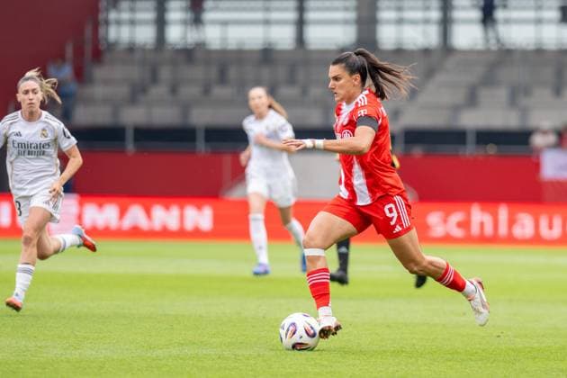 Jovana Damnjanovic 9 (FC Bayern Muenchen Frauen), FC Bayern Frauen Muenchen - Real Madrid, Google Pixel Frauenbundesliga, Freundschaftsspiel Testspiel, 21.08.25 DFB regulations prohibit any use of photographs as image sequences and or quasi-video. (kolbert-press) Muenchen Bayern Deutschland